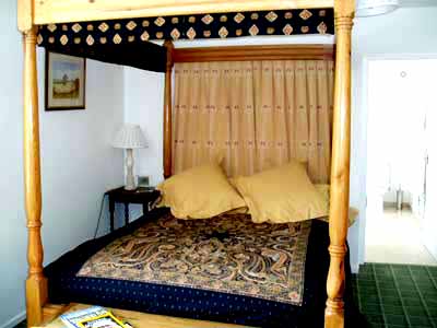 Four poster